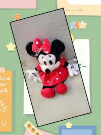 MINNIE ROJA MANCHADO 20CM