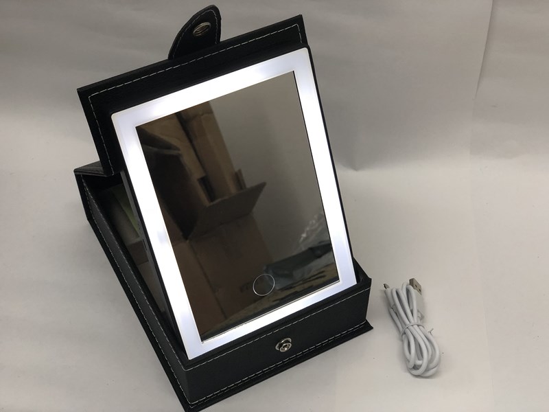 ESPEJO C LED RECARGABLE USB SIMIL CUERO ALHAJERO