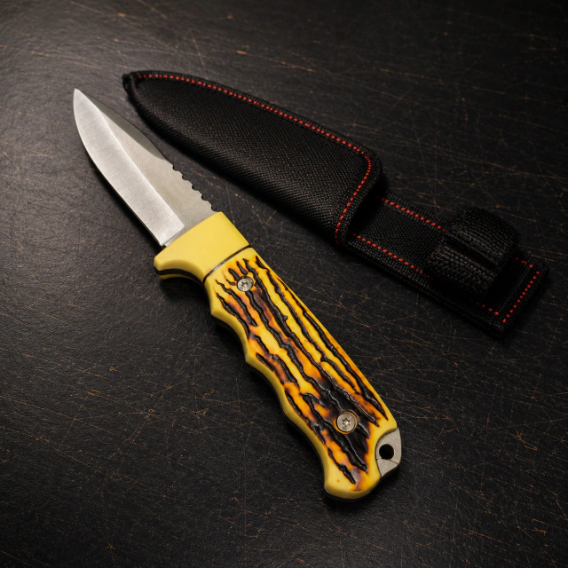 Cuchillo Táctico Deportivo Hoja Inox con Funda de Tela y Mango DE HUESO