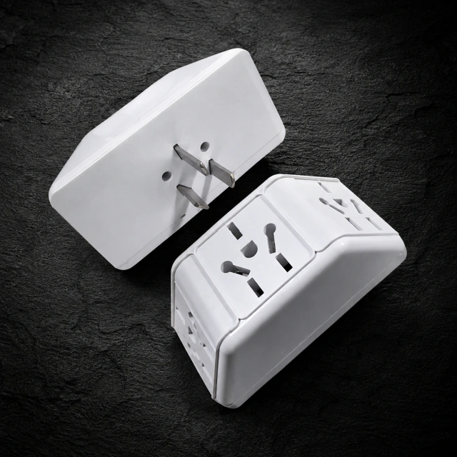 Adaptador Universal de Enchufe – Multitoma