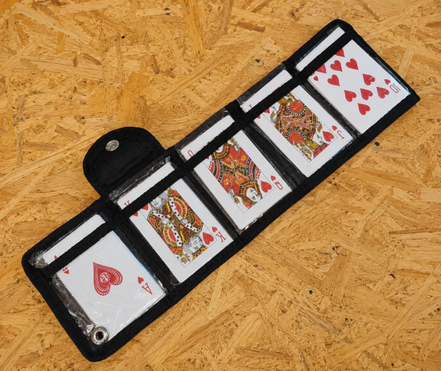 Set de 5 Cartas Metálicas para Lanzar con Estuche