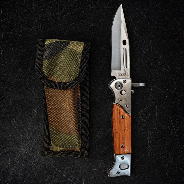 Navaja AK-47 Táctica con Mango de Madera y Funda - MONTURA PARA RIFLE