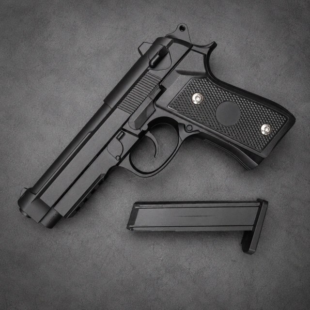 Pistola Airsoft Vigor V12 6 mm Full Metal a Resorte + MUNICIÓN