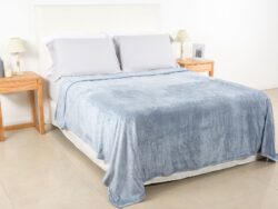 Frazada Flannel Super Soft Blanco Paris FZ11997 2.20×2.40 Metros
