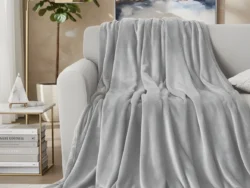 Manta Polar Plush Térmica Liviana Soft Lisa 180x200cm Poliester Manta002