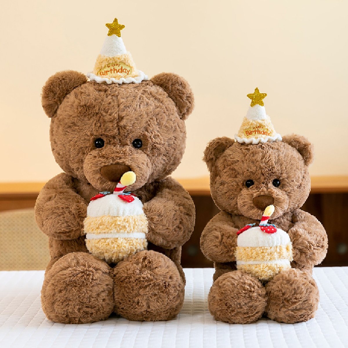 Oso abrazo con torta 35cm