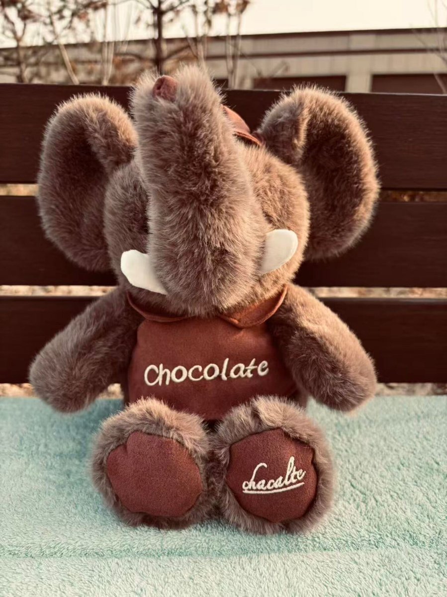 Elefante con buzo Chocolate 23cm