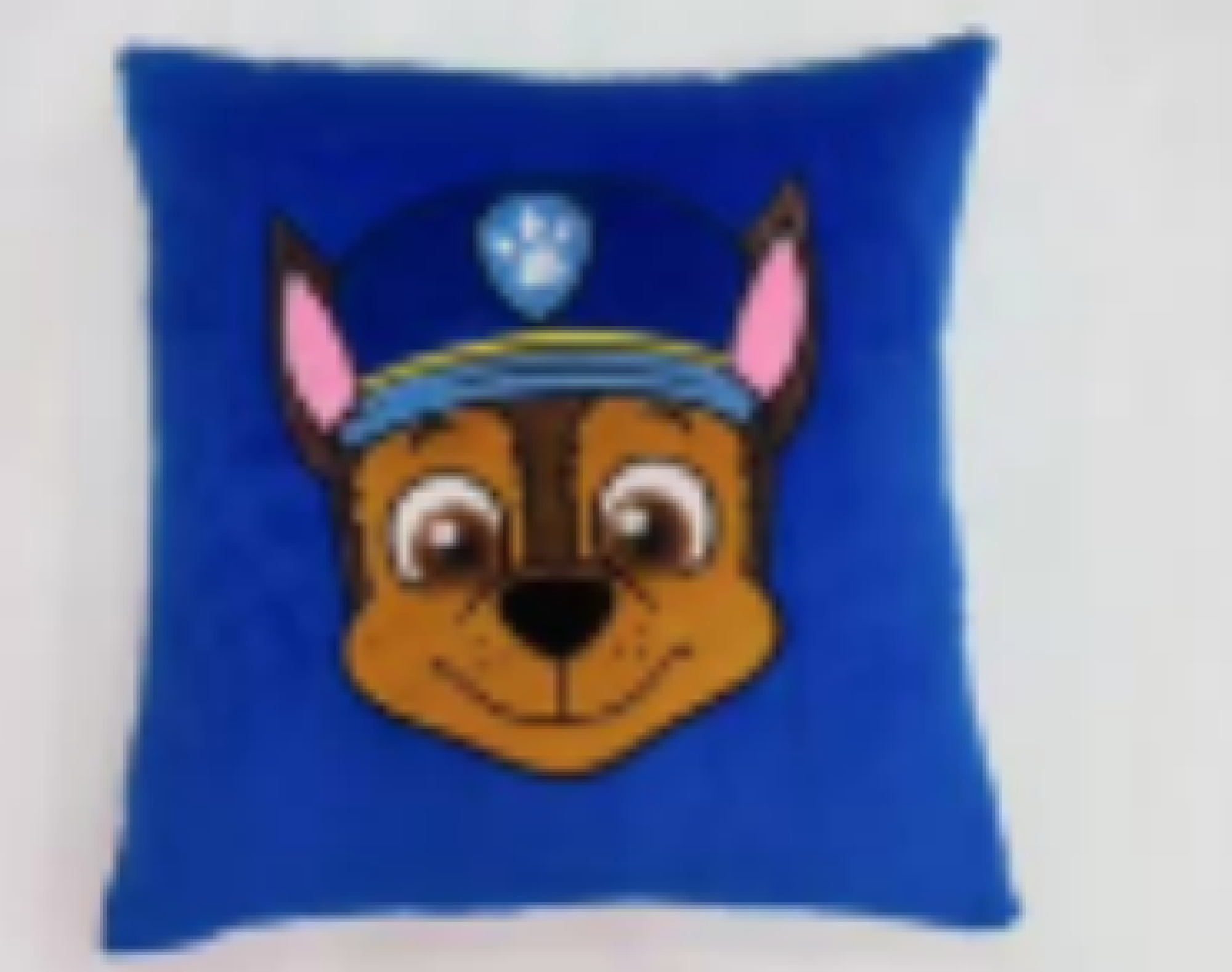 Almohada Chase de Paw Patrol fondo rojo 35cm