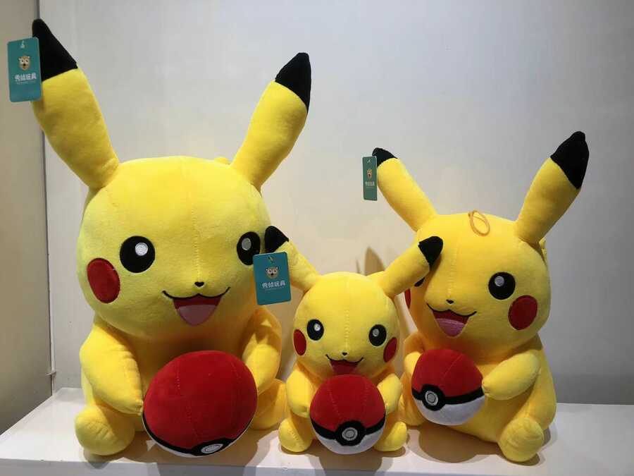 Pikachu con regalo 60cm