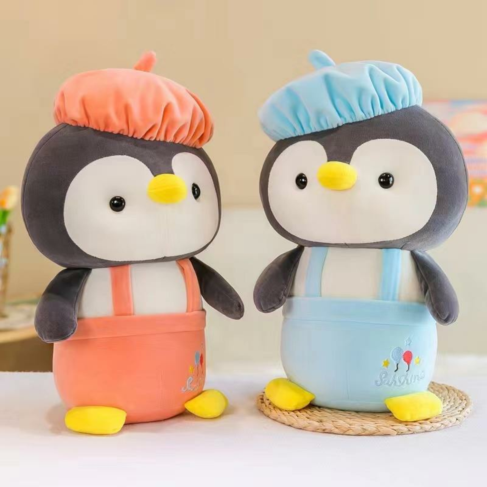 Pingüino con gorro 30cm