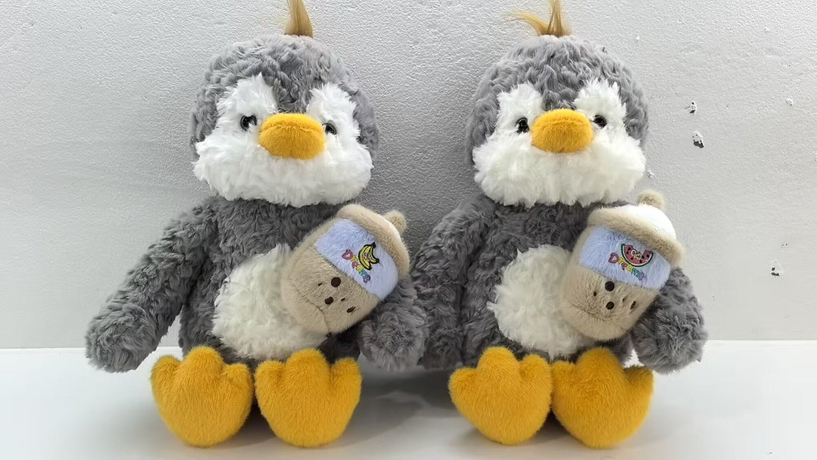 Pingüino con mamadera 60cm