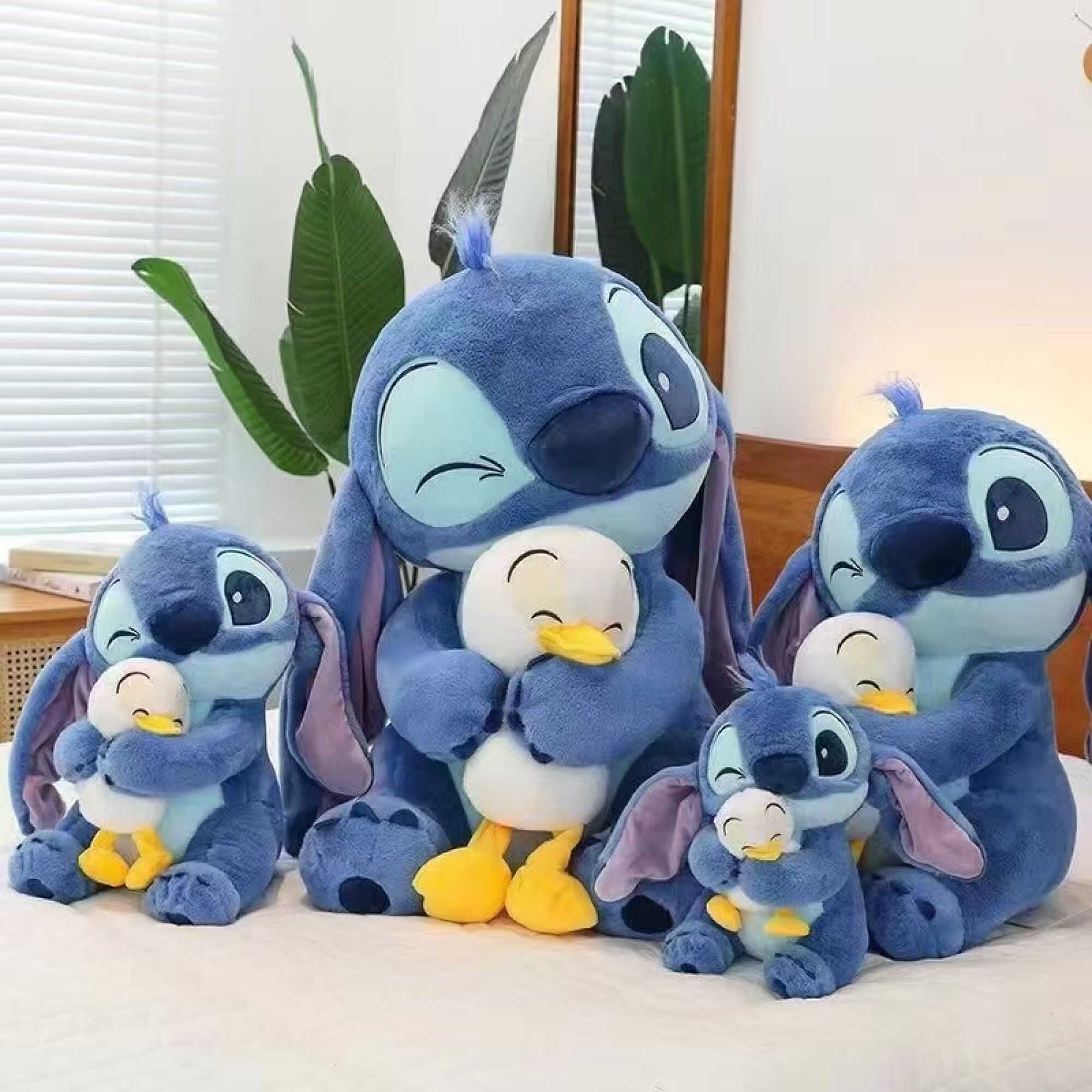 Stitch con pato 45cm