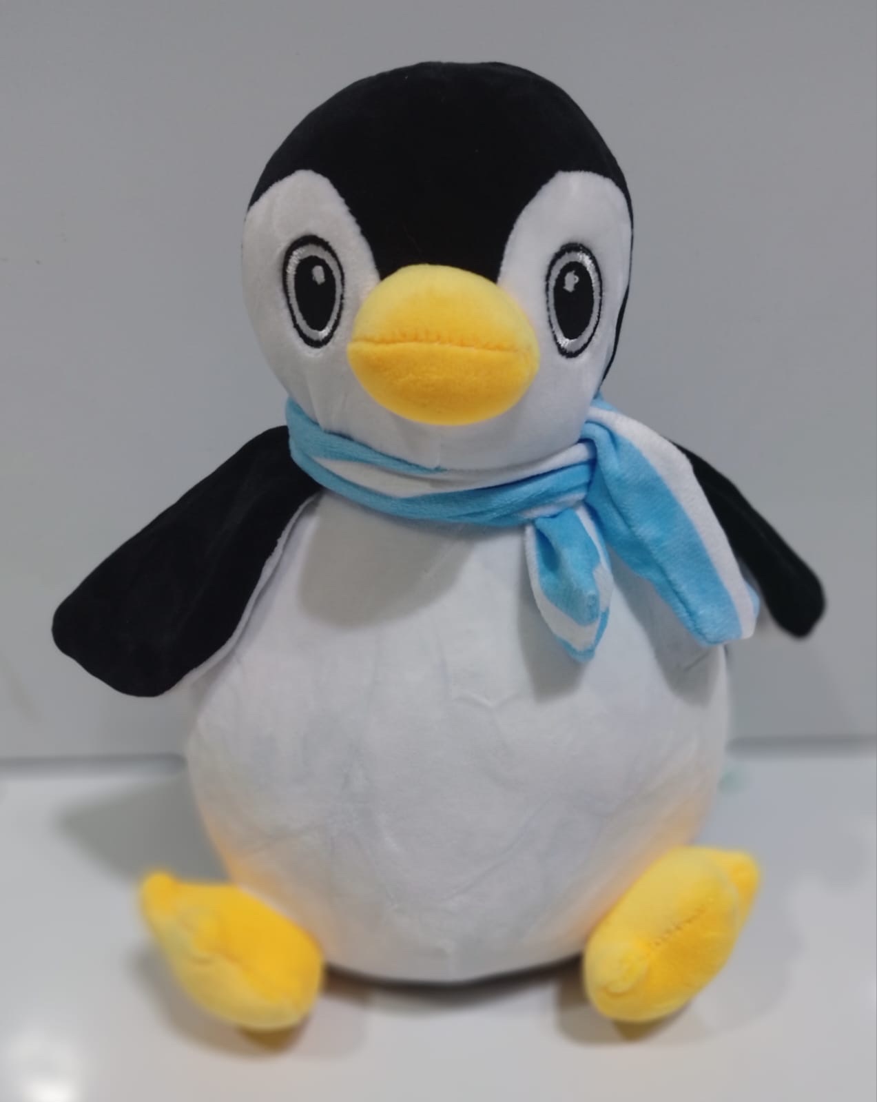 Pingüino con moño aregentina