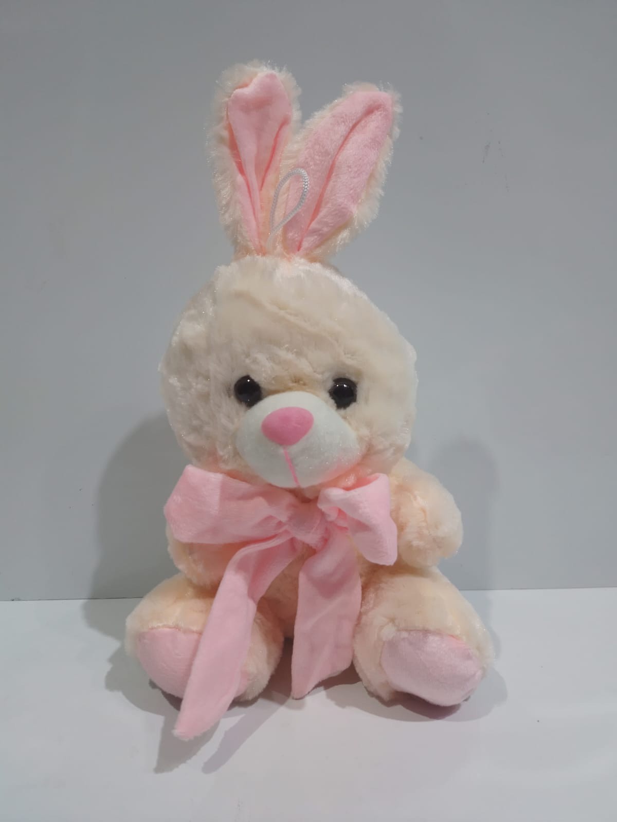 Conejo con moño 20cm
