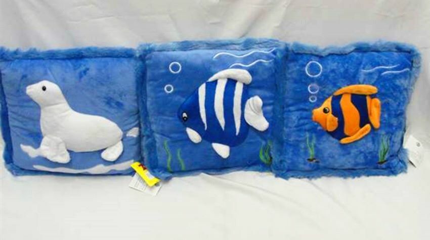 Almohada celeste con animales