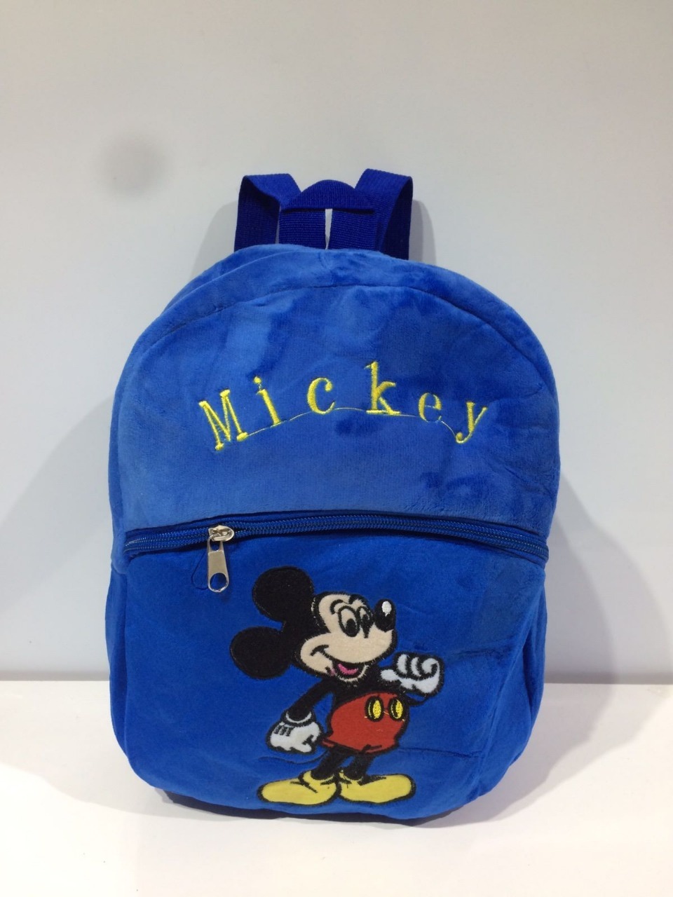 Mochila ratón con ropa