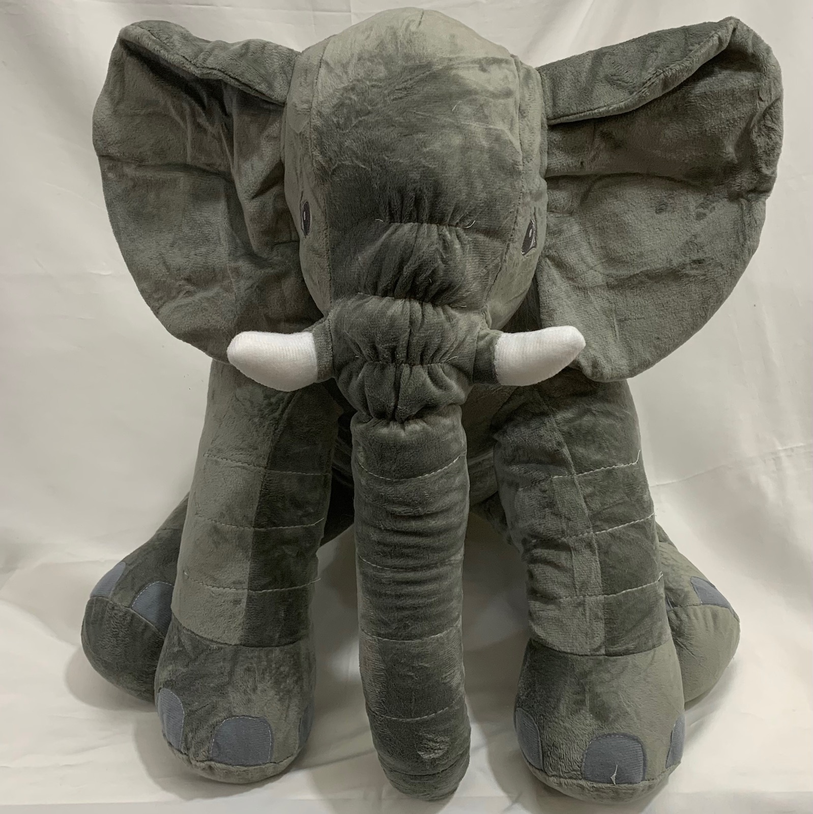 Elefante almohadón y apego gris 60cm