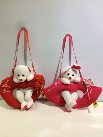 Oso y conejo en corazón y boca