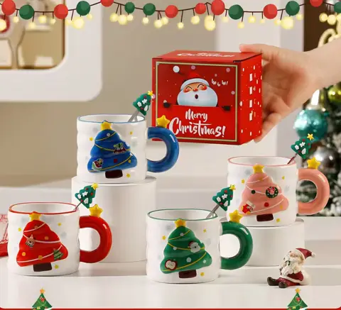 AA1967 TAZA CERAMICA CON ARBOL NAVIDAD