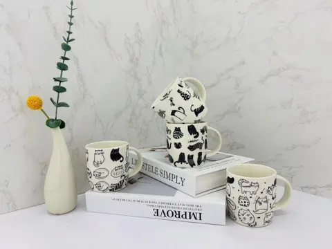 TAZA GATOS MINIMALISTA